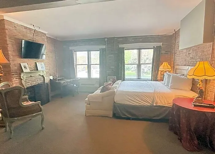 William Watson (adults Only) 4* Pittsfield